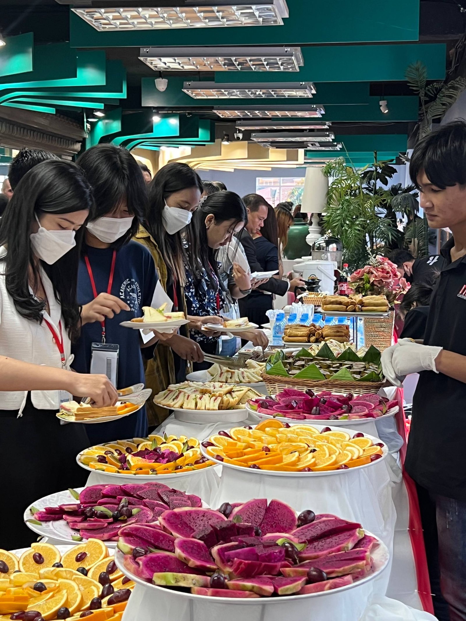 Buffet Catering vs Food Box: Which Is Best for Your Event?